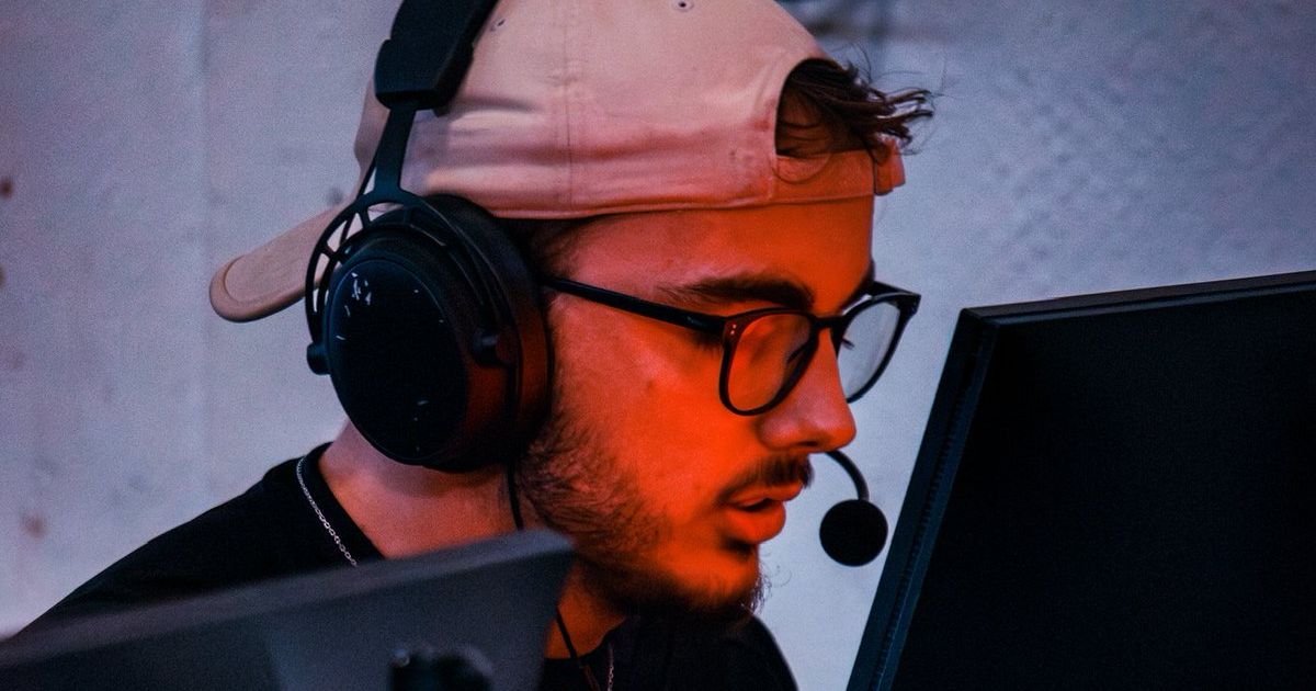 Myzunic, 21, joins 9INE Academy as an in-game leader.
